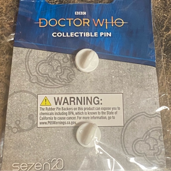 DOCTOW WHO collector pin PTING NEW IN PACKAGE - Picture 2 of 2